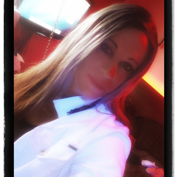 Meet your Posher! She's a trap! - Picture 6 of 16